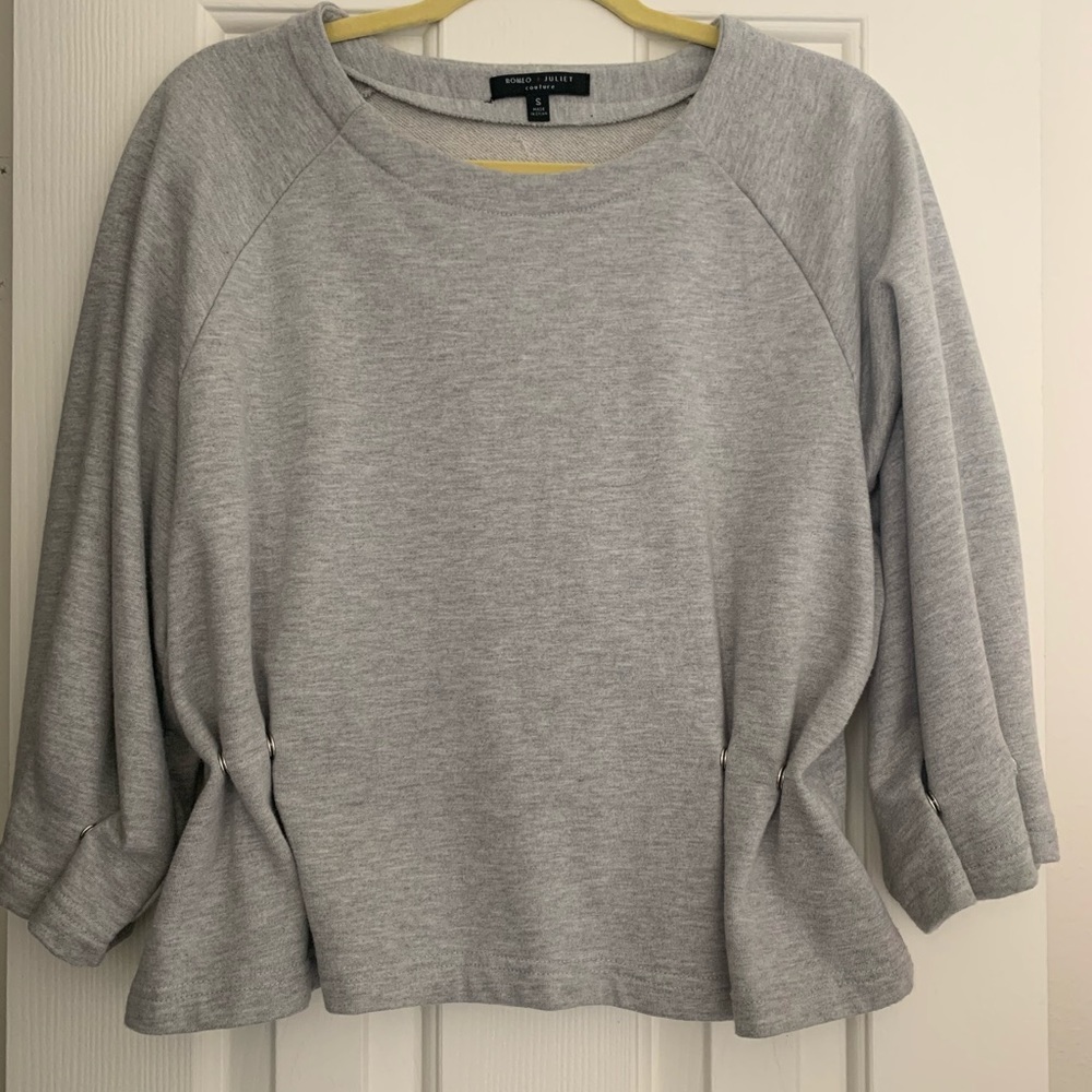 Romeo and Juliet light gray sweatshirt size S